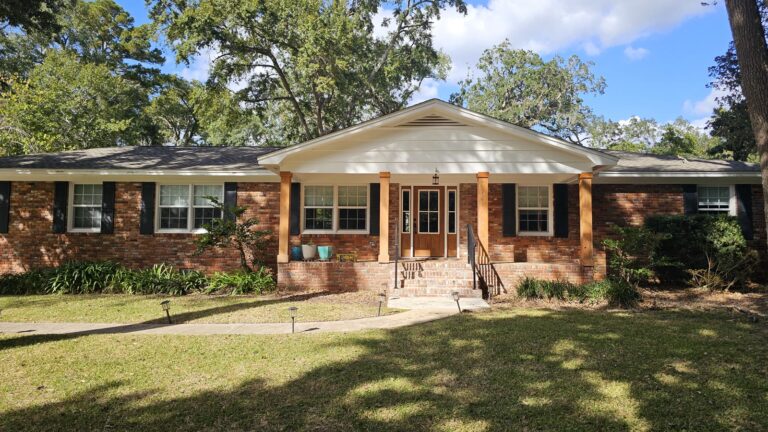 Clean brick ranch home exterior after house washing in Killearn Estates, Tallahassee, FL