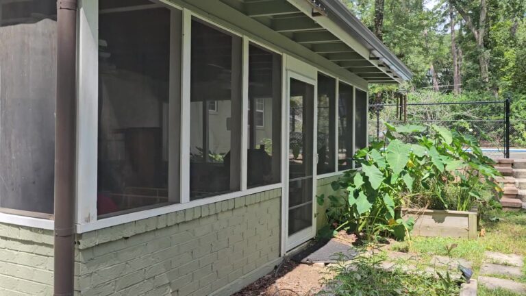 Clean screened porch and siding after house washing in Waverly Hills, Tallahassee, FL